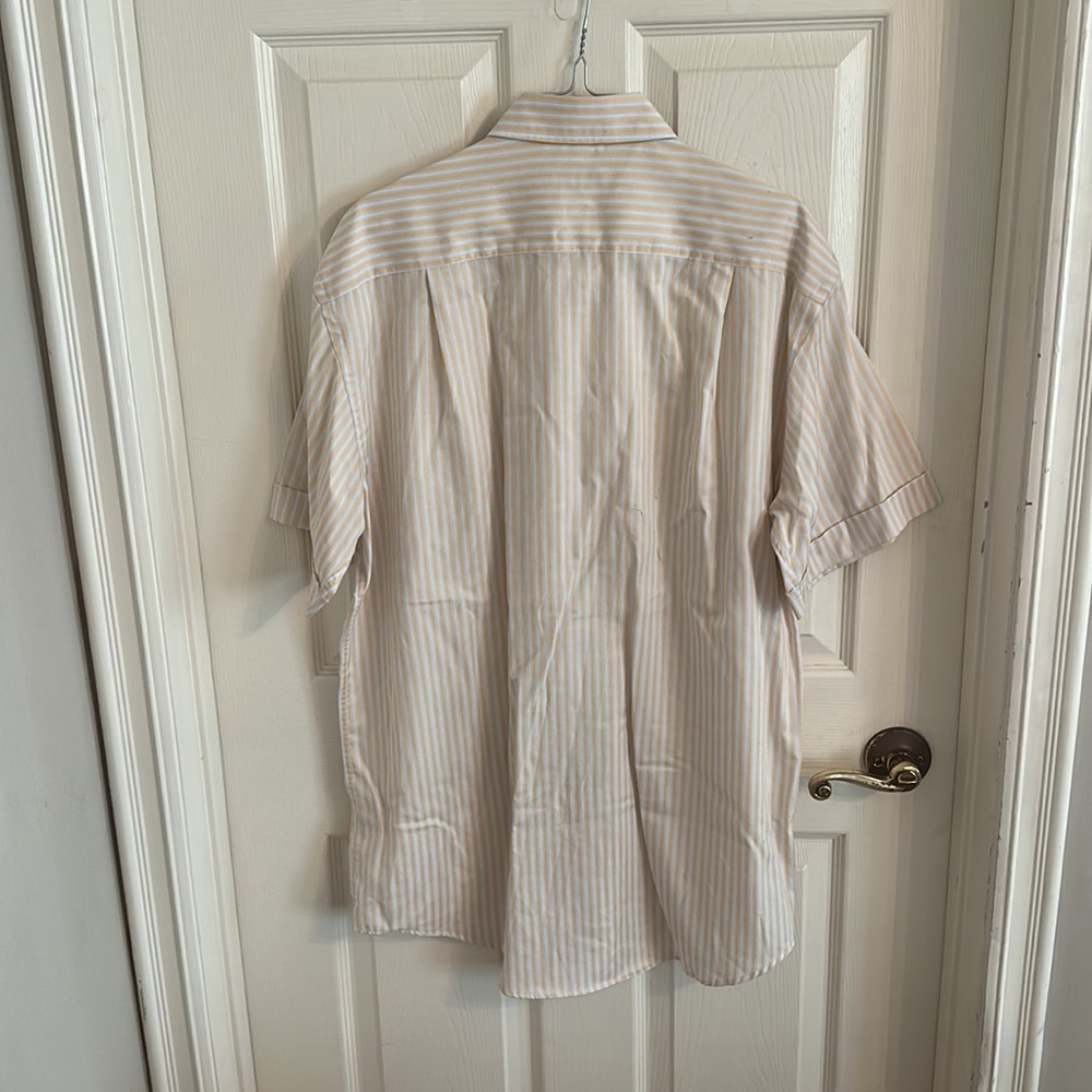 Large button shirt - Picture 3 of 3